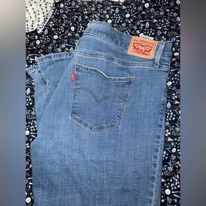 Levi’s women’s bootcut jeans size 34
